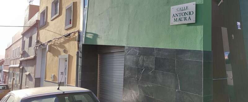 Calle de Antonio Maura, en El Calero Alto, donde varias familias están sin luz desde ayer/TA.